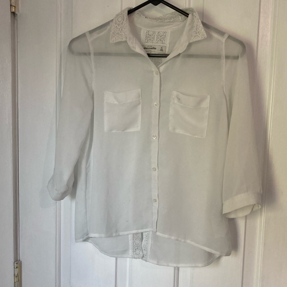 Abercrombie kids white quarter sleeve shirt.